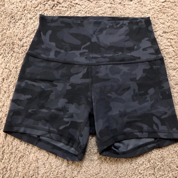 lululemon athletica Pants - Lululemon Wunder Train Hi Rise Short Size 4 - 3” inseam Black Camo